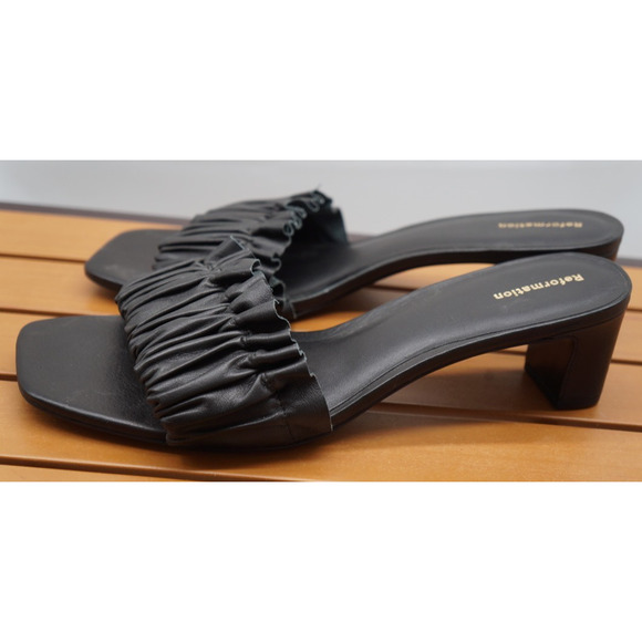 New Reformation Shereen Ruched Block Heel in Black Women 9.5 EUC - Picture 3 of 13